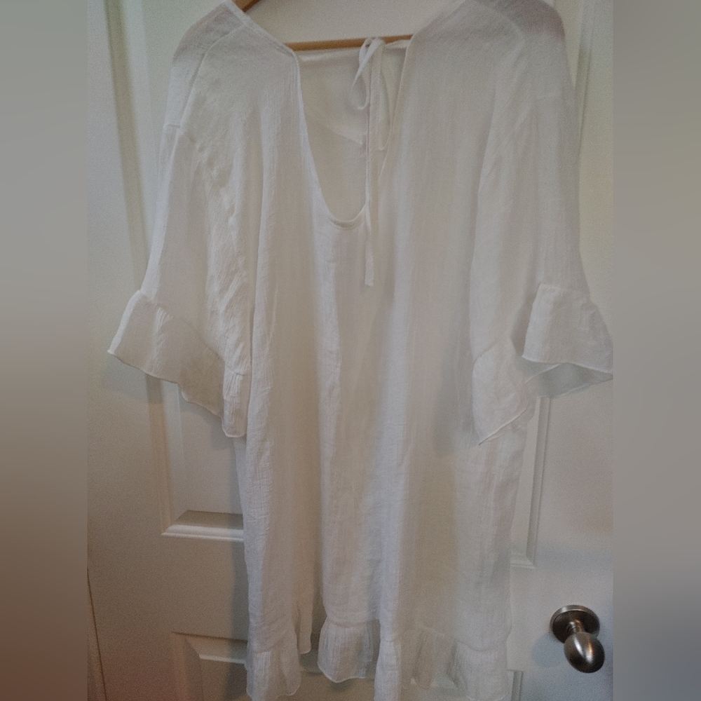 Relaxed V-Neck White Ruffle Tunic - Picture 5 of 9